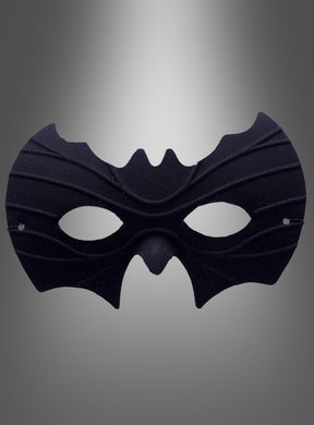 Eine schwarze Fledermaus-Halbmaske mit spitzen, fledermausartigen Kanten und eleganten, geschwungenen Linien, dargestellt vor einem grauen Hintergrund mit Farbverlauf.