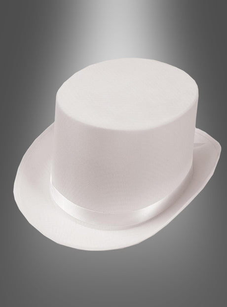 Hier ist die überarbeitete Version mit den angegebenen Produktdaten: Der weiße Deluxe-Zylinder mit passendem Ripsband präsentiert sich vor einem grauen Farbverlauf – ein stilvolles Accessoire, das jedes Steampunk-Kostüm oder einen Opernauftritt perfekt ergänzt.