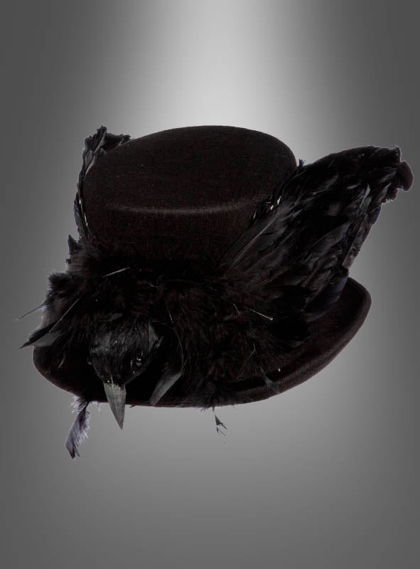 Der „Zylinder mit Rabe Gothic“ ist ein auffälliger schwarzer Zylinder, der mit schwarzen Federn und einer naturgetreuen schwarzen Krähenfigur verziert ist und eine Aura des Geheimnisvollen und der Raffinesse versprüht. Dieser gotische Zylinder – vor einem grauen Hintergrund mit Farbverlauf – eignet sich perfekt als Steampunk-Kostümaccessoire und verleiht jedem Outfit einen dramatischen Touch.