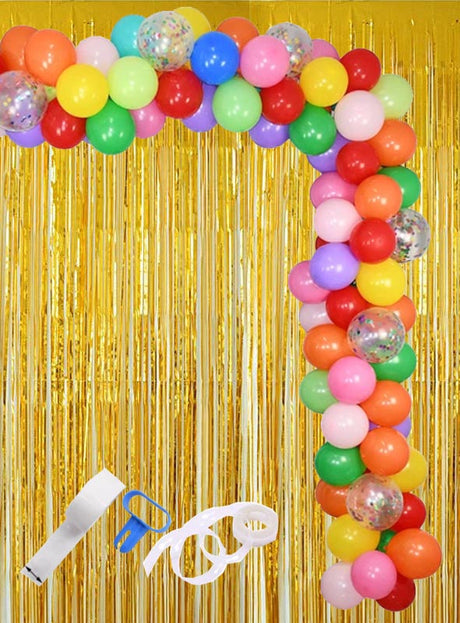 Die „Bunte Luftballongirlande mit Zubehör, 112-teilig“ besteht aus einem farbenfrohen Luftballonbogen mit Konfetti-Luftballons, die in einer rechtwinkligen Form angeordnet sind und vor einem Hintergrund aus schimmernden goldenen Fransen zur Geltung kommen – perfekt als Dekoration für eine 80er-Jahre-Party. Das mitgelieferte Klebeband für den Luftballonbogen und das Montagezubehör sind unten abgebildet.