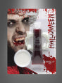 Das „Vampir-Set – Make-up mit Blut und Gebiss“ enthält Kunstblut, weiße Gesichtsfarbe und Plastikzähne (Vampirgebiss). Auf der Verpackung ist ein knurrender Vampir mit Blut am Mund abgebildet, wodurch sich dieses Set perfekt für einen gruseligen Halloween-Look eignet.