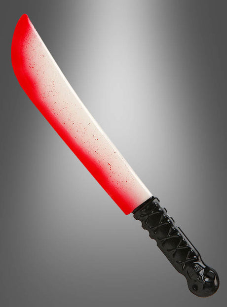Eine 40 cm lange, im Dunkeln leuchtende Machete aus Kunststoff mit schwarzem Griff und einer weiß lackierten, blutrot gestalteten Klinge – das perfekte Accessoire für dein Halloween-Kostüm – präsentiert sich vor einem grauen Farbverlauf.