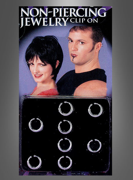 Verpackung von Piercingansteckern – Kunstpiercings, die nicht durchstechen, mit Abbildungen eines Mannes und einer Frau, die das Accessoire tragen; unten sind acht silberne Ringe aus dem Set abgebildet.