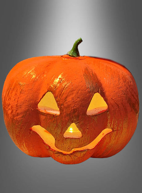 Orange-goldener Kürbis mit Beleuchtung, 11 x 17 cm, Deko: Ein geschnitzter Halloween-Kürbis mit dreieckigen Augen, einer dreieckigen Nase und einem schiefen Lächeln, von innen beleuchtet – perfekt als auffällige Kürbisdekoration vor grauem Hintergrund.