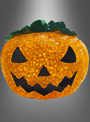 Ein leuchtender Halloween-Kürbis mit Farbwechsel aus strukturiertem Kunststoff steht auf einem grauen Hintergrund mit Farbverlauf. Die Halloween-Tischdekoration verfügt über einen grünen Stiel, schwarze dreieckige Augen und eine Nase sowie einen schwarzen, gezackten Mund. Dank des integrierten LED-Farbwechsels sorgt dieser leuchtende Kürbis bei jeder Halloween-Feier für stimmungsvolles Licht.