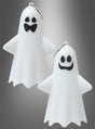 Verleihen Sie Ihrer Halloween-Dekoration eine verspielte Note mit zwei „Kleinen Geistern“ (11 cm) mit Aufhänger und Licht – weiße, geisterförmige Schlüsselanhänger mit schwarzen Augen und Mündern, von denen einer lächelt und der andere überrascht aussieht. Diese leuchtenden Geister heben sich wunderschön von einem grauen Hintergrund mit Farbverlauf ab.