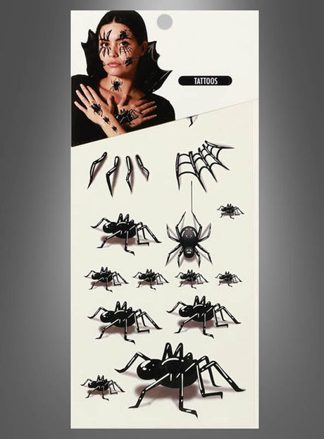 Ein Bogen mit temporären Tattoos mit der Aufschrift „Große Spinnen-Tattoos Halloween“, auf dem schwarze Spinnen, Spinnennetze und Spinnenbeine abgebildet sind – perfekt für gruselige Spinnen-Tattoo-Motive an diesem Halloween. Dargestellt an einem Model, das die Anbringung im Gesicht, am Hals und an den Händen zeigt, sorgen diese „Große Spinnen-Tattoos“ für einen unvergesslichen Halloween-Look.