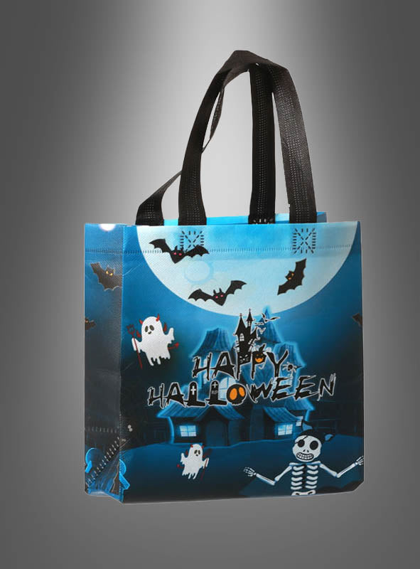 Die Halloween-Sammeltasche 21 x 22 cm ist eine blaue „Süßes oder Saures“-Tasche mit schwarzen Henkeln, die mit einem festlichen Halloween-Motiv verziert ist, auf dem Geister, Skelette, Fledermäuse, ein Vollmond, ein Spukhaus und der Schriftzug „Happy Halloween“ zu sehen sind. Perfekt für Kinder, um an einer gruseligen „Süßes oder Saures“-Nacht ihre Halloween-Süßigkeiten zu sammeln.
