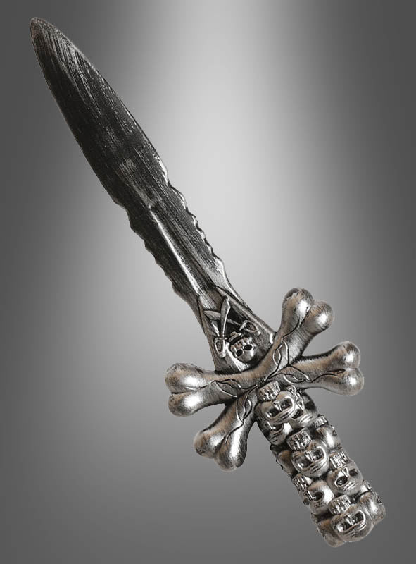 Der „Totenkopf Dolch silber Pirat 34 cm“ verfügt über eine metallische, gezackte Klinge, einen Totenkopf mit gekreuzten Knochen auf der Parierstange und einen Griff, der mit mehreren kleinen Totenköpfen verziert ist – damit ist er das ideale silberne Accessoire, um jedes Piratenkostüm zu vervollständigen.