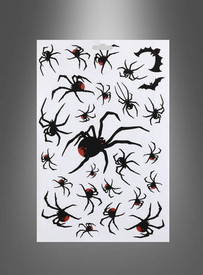 Bogen mit Spinnen-Aufklebern als Halloween-Dekoration mit schwarzen Spinnen und Fledermäusen mit roten Akzenten auf weißem Hintergrund – ideal, um jeder festlichen Kulisse eine gruselige Note zu verleihen.