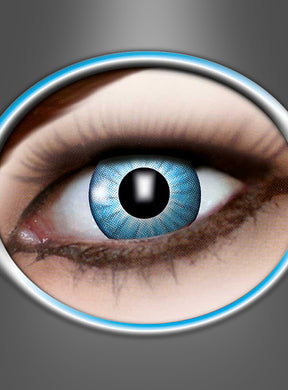 Eine Nahaufnahme eines blauen menschlichen Auges mit einer vergrößerten, runden schwarzen Pupille – hervorgehoben durch „Wochenlinsen Electro Blue“ Kontaktlinsen für einen auffälligen Karnevalslook – wird von einem metallischen, ovalen Rahmen vor grauem Hintergrund umrahmt.