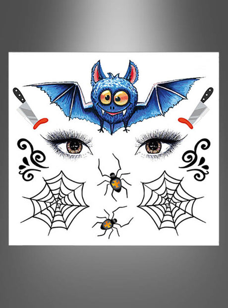 Das Halloween-Gesichtstattoo „Fledermaus für Kinder“ zeigt eine blaue Comic-Fledermaus, zwei Messer, Spinnweben, Spinnen, dekorative Schnörkel und zwei große, illustrierte Augen – perfekt als Kinderschminke oder lustige Halloween-Tattoo-Motive für Kinder.