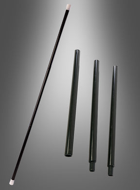 Der 3-teilige Tanzstab (98 cm) ist links zusammengebaut und rechts in drei Gewindesegmente zerlegt abgebildet. Dieser klassische schwarze Zauberstab mit weißen Spitzen eignet sich ideal als i-Tüpfelchen für Ihr Zirkuskostüm oder zur Aufwertung jeder Zaubervorführung.