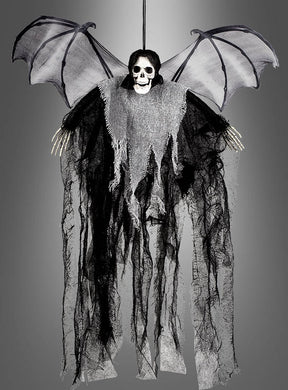 Verleihen Sie Ihrer gruseligen Dekoration das gewisse Etwas mit der „Geflügelter Tod“-Halloween-Dekoration (60 cm) – einer hängenden Halloween-Dekoration, die ein Skelett mit Fledermausflügeln und zerfetztem schwarzem und grauem Stoff vor einem grauen Hintergrund zeigt. Perfekt als auffällige Halloween-Skelett-Dekoration oder als beeindruckende Halloween-Fledermaus-Dekoration!.