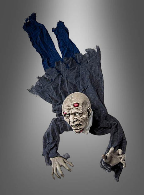 Ein „kriechender oder hängender Zombie, animiert mit Sound, 140 cm“ in zerfetzter schwarzer Kleidung, mit blassem Kopf, roten Augen und ausgestreckten Armen scheint vorwärts zu kriechen und sorgt vor einem grau verlaufenden Hintergrund für eine besonders gruselige Halloween-Dekoration.