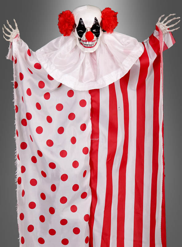 Die gruselige Clown-Dekoration in Rot-Weiß (96 cm) besticht durch ein auffälliges rot-weißes Punkt- und Streifenmuster, skelettartigen Händen, roten Pompons als Haare sowie einem schwarz-weiß geschminkten Gesicht – ideal als Blickfang für gruselige Halloween-Dekorationen oder um jeder Feier das gewisse Horror-Clown-Flair zu verleihen.