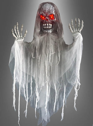 Ein wackelndes Skelett belebt Halloween (140 cm) mit leuchtend roten Augen, Skeletthänden und zerfetztem weißem Stoff vor einem grauen Hintergrund.