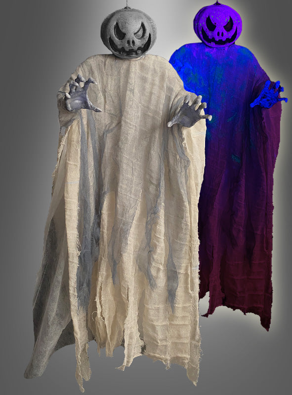 Zwei Figuren mit Kürbisköpfen und zerfetzten Gewändern stehen nebeneinander: Die eine ist in hellen Stoff gehüllt, die andere in dunklem Violett und leuchtet im blauen Licht. Der „Kürbis Geist 90 cm im UV-Licht leuchtend“ eignet sich perfekt als Kürbisgeist-Hängedekoration oder als auffällige Halloween-Kürbisdekoration – ihr gespenstisches Aussehen wird zu einem unvergesslichen Erlebnis, wenn sie als UV-Schwarzlicht-Dekoration präsentiert werden.