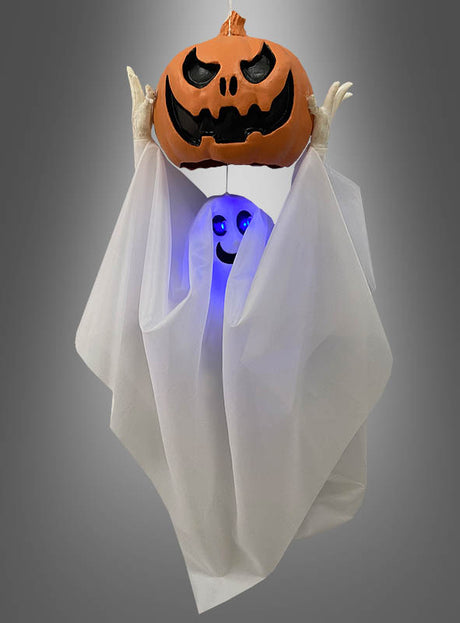 Ein animierter Halloween-Geist (90 cm) mit Kürbiskopf, in weißen Stoff gehüllt, hält eine grinsende Jack-o-Lantern über seinem Kopf, während ein blaues Licht das Gesicht der Dekoration geheimnisvoll beleuchtet.