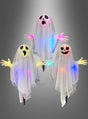 Drei „Geister Trio 60 cm“ – blinkende Halloween-Dekorationen aus transparentem Stoff mit ausdrucksstarken Gesichtern und leuchtenden, bunten LED-Lichtern – sind vor einem grauen Hintergrund zu sehen.