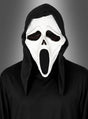 Eine Person, die die „Kapuzen Killer Maske“ aus PVC trägt – eine weiße Halloween-Maske mit übertrieben weit geöffnetem Mund und hohlen Augen –, kombiniert mit einem schwarzen Kapuzengewand, steht vor einem grauen Hintergrund.