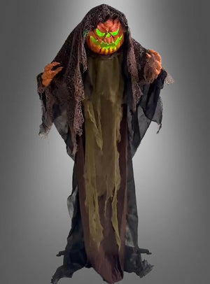Die 158 cm große Animatronik-Figur „Kürbisgeist“ steht aufrecht da, wobei ihr Kürbiskopf mit leuchtend grünen Augen und Mund ein unheimliches Licht ausstrahlt. Diese animierte Halloween-Figur ist in zerfetzte schwarze und braune Gewänder gehüllt und eignet sich perfekt vor einem grauen Hintergrund für eine gespenstische Inszenierung.