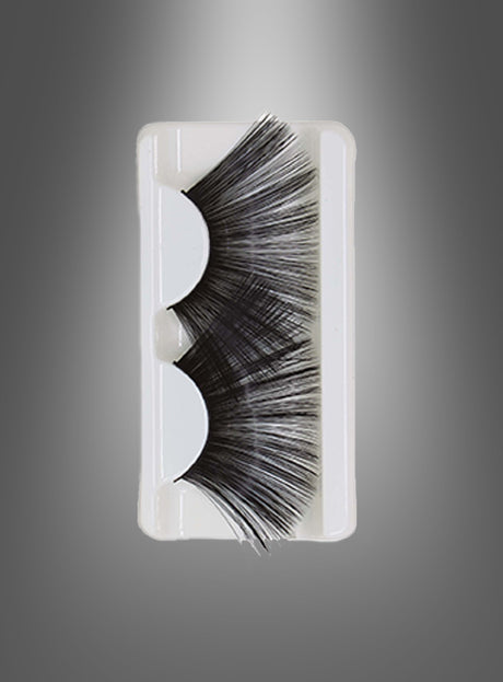 Ein Tablett mit einem Paar „Lange schwarze Wimpern – selbstklebend“ in sattem Schwarz, präsentiert vor einem grau verlaufenden Hintergrund. Diese selbstklebenden, langen schwarzen Wimpern verleihen jedem Look mühelose Eleganz und dramatische Länge.