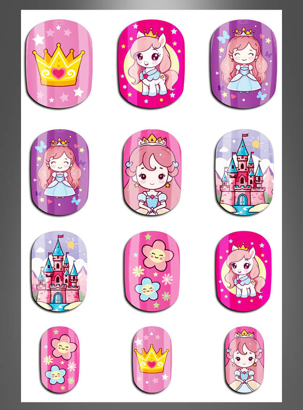 Die selbstklebenden „Kleine Prinzessin“-Kindernägel (12 Stück) zeigen entzückende Cartoon-Motive mit einer Prinzessin, einem Einhorn, einer Krone, einem Schloss und Wolken auf violettem und rosa Hintergrund – perfekt für Kinder, die gerne ihrer Fantasie freien Lauf lassen. Mit diesen selbstklebenden Nägeln lassen sich die bezaubernden Kunstnägel für Kinder schnell und sauber anbringen, ganz ohne Kleckerei und Mühe.