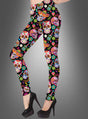Eine Person, die leuchtend bunte „Tag der Toten“-Catrina-Leggings trägt, die mit farbenfrohen Totenkopf- und Blumenmotiven verziert sind, die vom „Dia de los Muertos“ inspiriert sind, steht in schwarzen High Heels vor einem grauen Hintergrund.