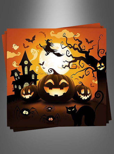 Schaffe eine gruselige Halloween-Atmosphäre mit Kürbislaternen, einer schwarzen Katze, Spinnen, einer Hexe, die auf ihrem Besen durch den mondbeschienenen Himmel fliegt, Fledermäuse und Geister, die um ein Spukhaus herumflattern, das von kahlen Bäumen umgeben ist – all das zusammen ist die perfekte Inspiration für Ihre Halloween-Dekoration oder passt hervorragend zu den 12 x Kürbis-Servietten (33 x 33 cm) „Halloween“ für Ihre Feier.