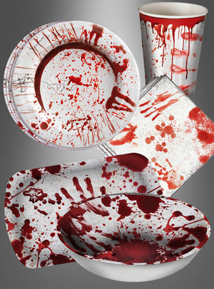 Das „Blutiges Snack-Tablett“ (39 x 25 cm) – ein weißes Tablett, das mit roter Farbe bespritzt ist, um Blutflecken und Handabdrücke nachzuahmen – ist das perfekte Herzstück, um Halloween-Snacks zu servieren oder bei Ihrer nächsten Halloween-Party ein gruseliges „Blutiges Serviertablett“ zu kreieren.