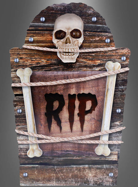 Vervollständigen Sie Ihre Halloween-Dekoration mit dem Halloween-Deko-Grabstein mit Totenkopf „RIP“ in Holzoptik – einem Grabstein in Holzoptik mit Totenkopf, Knochen, Seilakzenten und einem markanten schwarzen „RIP“-Schriftzug auf einem verwitterten Hintergrund, der sich perfekt eignet, um jeder Kulisse einen gruseligen Totenkopf-Effekt in Holzoptik zu verleihen.