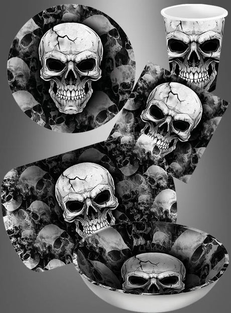 Ein Set aus schwarz-weißem Partygeschirr mit dem Motiv „12 St. Servietten 33 x 33 cm Halloween Totenkopf“ und einem großen, detailreichen Totenkopf-Motiv – ideal für Ihre Halloween-Partydekoration oder Halloween-Tischdekoration, bestehend aus Servietten (Totenkopf-Servietten), Teller, Becher und Schalen, angeordnet auf grauem Hintergrund.