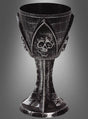 Mit seiner strukturierten Oberfläche und dem auffälligen Totenkopf-Motiv auf der Vorderseite ist der „Totenkopf Kelch“ Halloween-Trinkbecher ein dunkler Kelch im Gothic-Stil, der sich perfekt als Accessoire für jede gruselige Feier eignet.