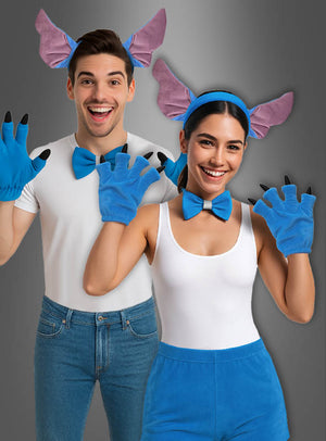 Zwei Personen, die das „Blaues Alien-Monster-Kostüm-Set“ tragen – bestehend aus blau-weißen Kostümen, großen blauen Handschuhen, blauen Fliegen und Stirnbändern mit blauen Monster-Ohren –, posieren lächelnd vor einem grauen Hintergrund.