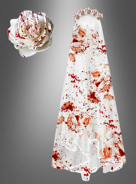 „Blutiger Schleier Horrorbraut 80 cm“, ein weißer Schleier, verziert mit einer weißen Rose – beide mit auffälligen roten Spritzmustern, die an Blut erinnern –, wird vor einem grauen Hintergrund mit Farbverlauf präsentiert. Dieses eindringliche Accessoire eignet sich perfekt, um einen wunderschön unheimlichen Halloween-Look zu kreieren, der die Eleganz eines Rosen-Haarkranzes mit einer schaurigen Note verbindet.