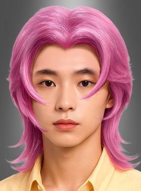 Eine Person mit glattem, gestuftem rosa Haar, das im Stil der K-Pop-Sänger-Cosplay-Perücke „Rosa“ frisiert ist, und mit ausdruckslosem Gesicht, die ein gelbes Hemd mit Kragen trägt, posiert vor einem grauen Hintergrund mit Farbverlauf.