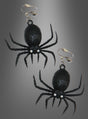 Zwei schwarze Spinnen-Ohrringe – Halloween-Schmuck in Form von Spinnen mit silbernen Clipverschlüssen – werden vor einem grau abgestuften Hintergrund präsentiert – perfekt als gruselige Ohrringe für deine nächste Halloween-Party.