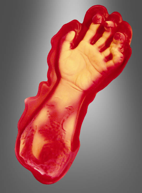 Die „Blutender Arm“-Halloween-Dekoration ist ein Gummibonbon in Form einer menschlichen Hand und eines Unterarms, das durch seine rote und gelbe Färbung an einen blutenden Arm erinnert und vor einem schlichten grauen Hintergrund mit Farbverlauf präsentiert wird – perfekt für gruselige Halloween-Dekorationen.