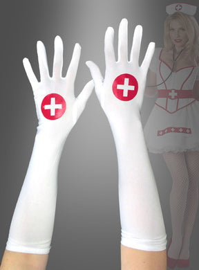 Zwei lange Krankenschwesterhandschuhe mit roten medizinischen Kreuzen werden hochgehalten; im Hintergrund ist schemenhaft eine Person in einem Krankenschwesterkostüm zu erkennen.