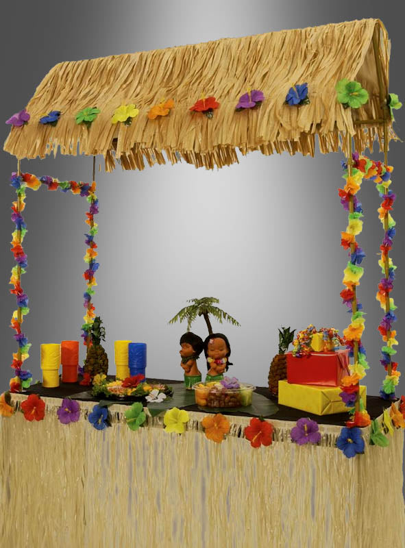 Verleihen Sie Ihrer nächsten Veranstaltung mit der Hawaii-Tiki-Hütte-Bar das gewisse Etwas – einem Stand, der mit farbenfrohen Papierblumen, Lei-Ketten und Grasakzenten geschmückt ist. Mit Bechern, Ananas, Geschenkboxen und kleinen Figuren unter einem charmanten Strohdach sorgt diese Dekoration für authentisches Inselflair. Als perfekte Strandparty-Dekoration eignet sie sich ideal als Tiki-Bar-Tischaufbau für jede Feier im Strand-Stil.