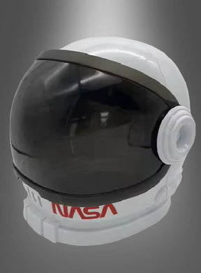 NASA-Astronautenhelm für Erwachsene mit dunklem Visier, abgebildet vor einem grauen Hintergrund mit Farbverlauf.