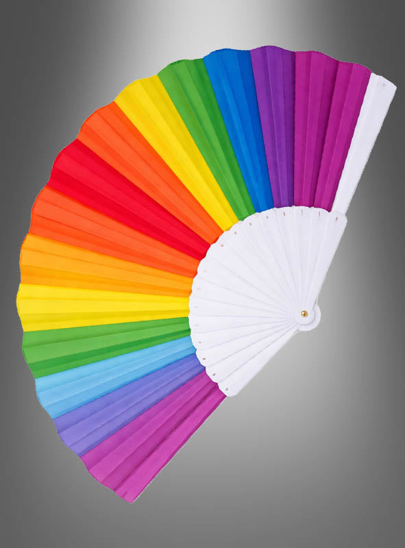 Der „Regenbogen Fächer“ ist ein zusammenklappbarer Handfächer mit leuchtenden, regenbogenfarbenen Abschnitten, die von Rot bis Violett verlaufen und vor einem eleganten grauen Farbverlauf angeordnet sind – damit ist er der ideale Handfächer und ein stilvolles Party-Accessoire für jeden festlichen Anlass.