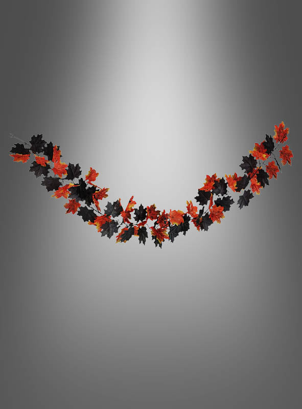 Eine „Herbstblätter“-Girlande (200 cm, orange-schwarz) mit einer Kette aus künstlichen Ahornblättern in leuchtenden Orange- und Schwarztönen wird vor einem schlichten grauen Hintergrund präsentiert und sorgt so für eine auffällige Herbstdekoration. Diese dekorative Girlande verleiht jedem Raum ein festliches Herbstflair.