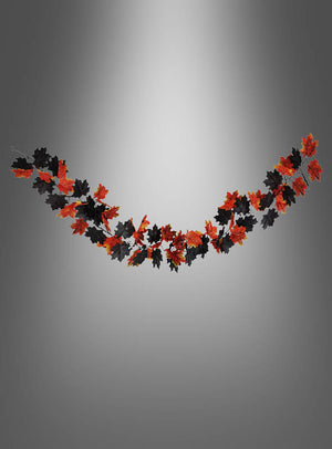Eine „Herbstblätter“-Girlande (200 cm, orange-schwarz) mit einer Kette aus künstlichen Ahornblättern in leuchtenden Orange- und Schwarztönen wird vor einem schlichten grauen Hintergrund präsentiert und sorgt so für eine auffällige Herbstdekoration. Diese dekorative Girlande verleiht jedem Raum ein festliches Herbstflair.