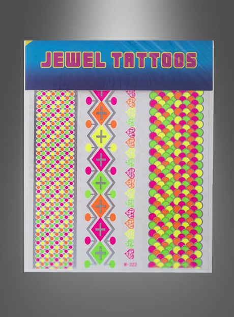 Eine Packung mit der Aufschrift „Neon Tattoo 80er Jahre Abziehbilder“ enthält drei Streifen mit neonfarbenen temporären Tattoos in geometrischen und von Schmuck inspirierten Designs – ideal, um einen lebhaften Neon-Tattoo-Look zu kreieren, der vom Make-up der 80er Jahre inspiriert ist. Mit diesen Abziehbildern kannst du deine ausgefallene Persönlichkeit auf einfache und stilvolle Weise zur Geltung bringen.
