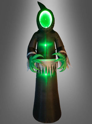Der „Riesige aufblasbare Geist mit LED, 240 cm“ hat ein leuchtend grünes Gesicht, Krallenhände und eine zerfetzte schwarze Robe. Von innen durch LED-Beleuchtung beleuchtet, ist er vor einem grauen Hintergrund ein echter Blickfang als Halloween-Dekoration.