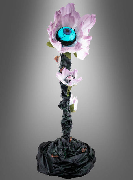 Mit einer Höhe von 180 cm besticht die „Animierte Blume mit Augen“-Dekoration durch eine auffällige Kunstblume mit einem großen blauen Augapfel in der Mitte, einem gewundenen dunklen Stiel und kleineren Blüten – damit ist sie die ultimative gruselige Pflanze für Ihre nächste Halloween-Dekoration. Vor einem grauen Hintergrund mit Farbverlauf verleiht diese unheimliche Kreation jeder gruseligen Kulisse einen beunruhigenden Charme.
