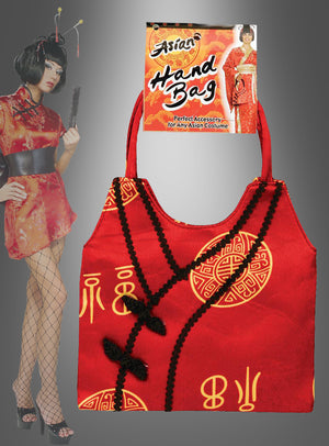 Rote Handtasche mit schwarzer Verzierung und gelben Mustern, abgebildet vor einer Person in einem roten Kostüm und Netzstrümpfen; auf der Verpackung steht „Asia Handtasche Geisha Japanerin“ – perfekt zur Vervollständigung jedes Japan-Kostüm- oder Chinesinnen-Kostüm-Ensembles.