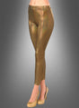 Ein Model präsentiert goldene Leggings für Damen in Kombination mit goldenen Stöckelschuhen und verkörpert vor einem schlichten grauen Hintergrund mit Farbverlauf den ikonischen „Space Girl“-Look – ideal als Inspiration für dein nächstes Disco-Kostüm.